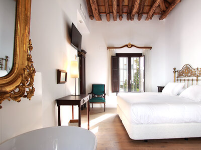 Caja 1 noche en habitación museo con desayuno y cena en Hotel Museo Patria Chica 4*