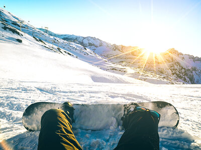 Caja Cita con la nieve en Baqueira: clase privada de snow y material incluido