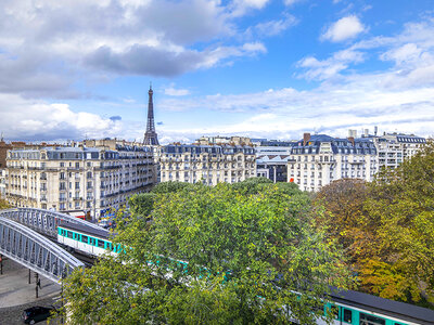 Coffret cadeau Séjour luxueux à Paris avec vue imprenable sur la tour Eiffel