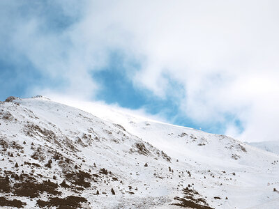 Descubre Baqueira con 1 clase privada de esquí para 2 personas con alquiler de material