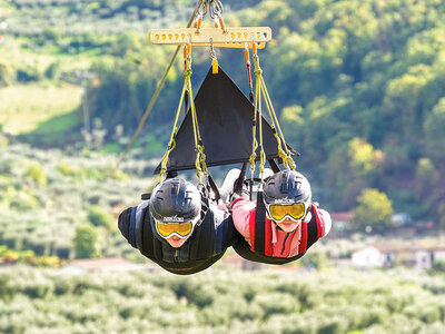 Cofanetto regalo Emozioni senza fine in Zipline per 2: tra cielo e terra con il volo del Falco Pellegrino