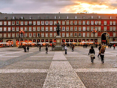 Caja regalo Tour Curiosidades de Madrid para 2 personas
