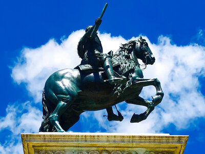 Caja Tour Curiosidades de Madrid para 2 personas