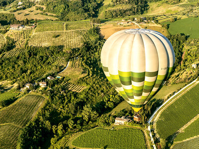 Cofanetto L'incanto della Toscana: suggestivo volo in mongolfiera con Prosecco e assaggi per 2