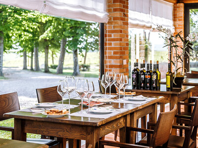 Cofanetto I sapori della Maremma: 1 notte con degustazione di 2 vini e visita alla cantina