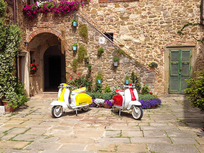 Cofanetto regalo Romantico tour su 2 Lambretta nel Modenese