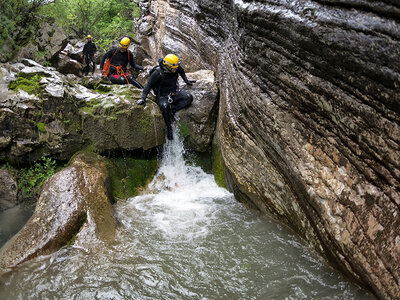 Cofanetto Il gusto dell’avventura: discesa in canyoning e degustazione con birra per 2