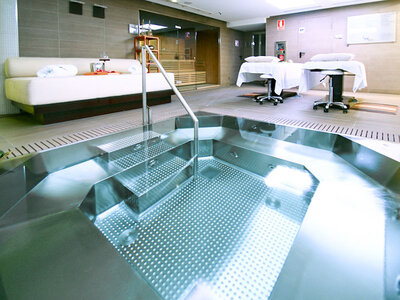 Relax total en Spaxión: masaje sueco y acceso a bañera de hidromasaje