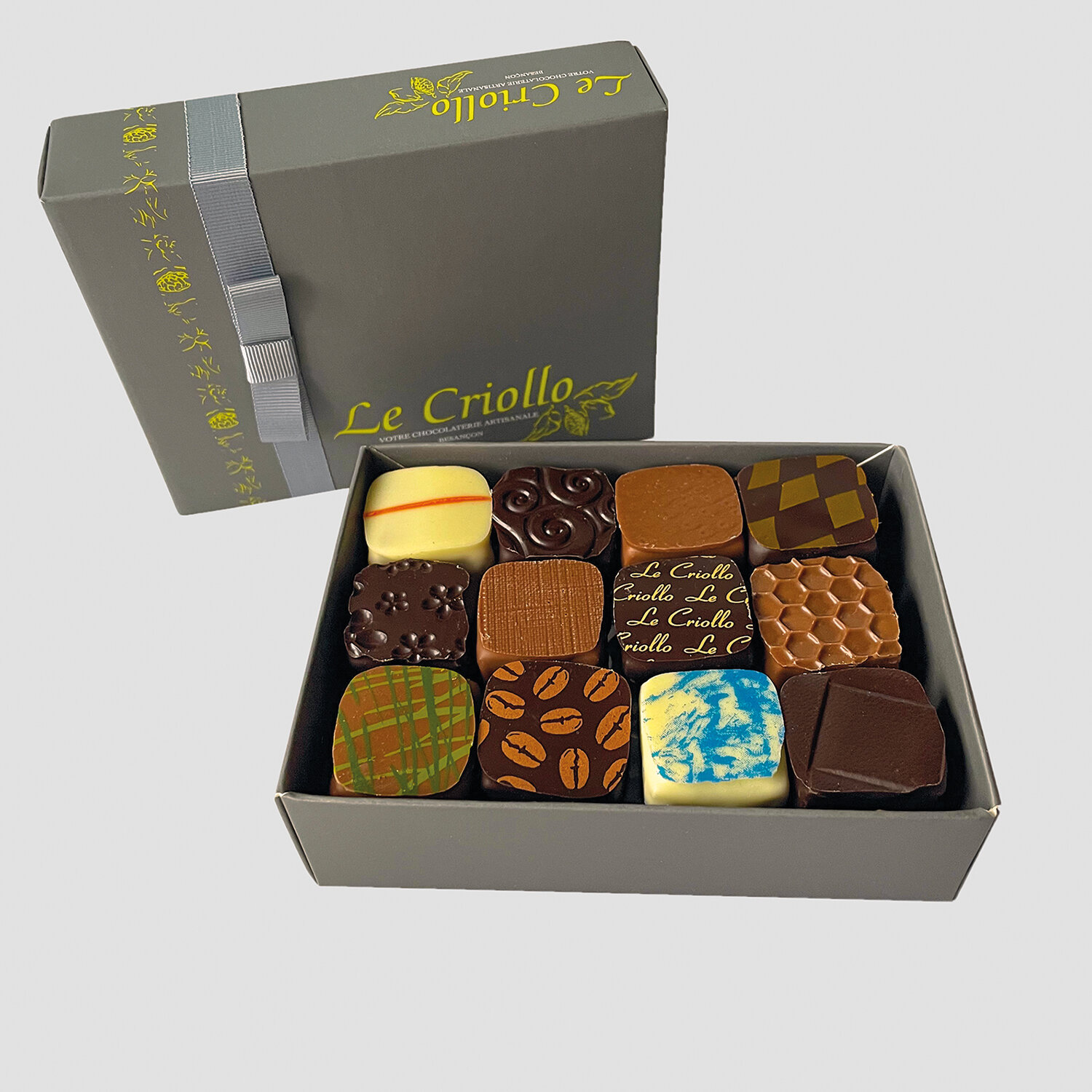 SMARTBOX - Coffret Cadeau - BALLOTIN DE 24 CHOCOLATS ARTISANAUX À DÉGUSTER À LA MAISON - Ballotin de 24 chocolats artisanaux à déguster à la maison