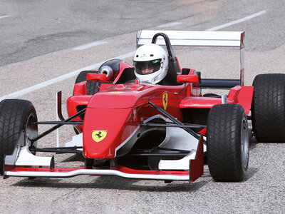 Caja regalo Conducción Ferrari Formula F2.0 en el circuito de Montmeló