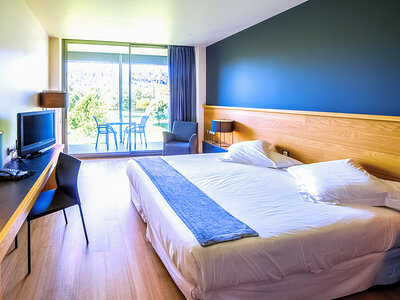 1 noche con visita al monasterio en el exclusivo Hotel Món Sant Benet 4*