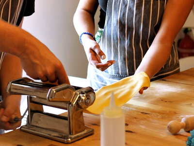 Dalla cucina alla tavola: 1 lezione con massaia esperta a Bari e degustazione inclusa per 2