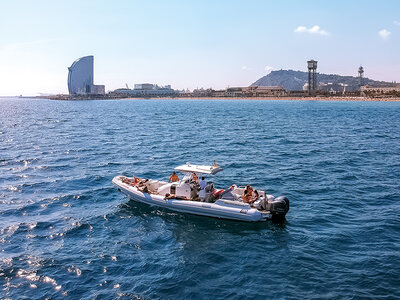 Caja regalo Barcelona desde el mar: 1 paseo en barco con aperitivo para 2 personas