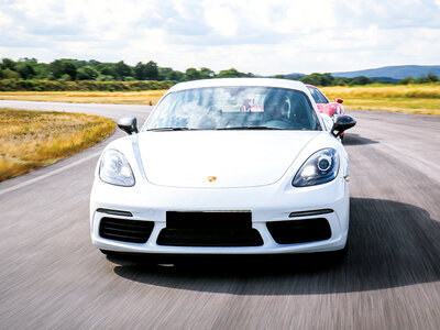 Cadeaubon 8 rondes als piloot in een Porsche, Alpine of Megane op het Circuit Geoparc