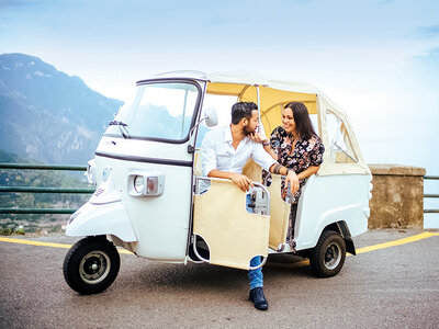 Cofanetto regalo Romantico tour della Costiera Amalfitana in Ape Calessino con pausa gourmet per 2
