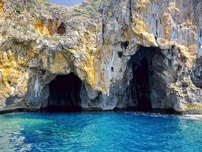 Cofanetto Tour in barca per la famiglia alle grotte di Santa Maria di Leuca con aperitivo a bordo