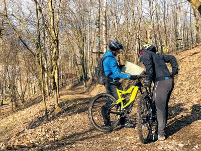 Cofanetto regalo Emozioni al Veja Adventure Park: tour guidato in bicicletta elettrica per 4 persone