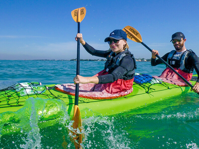 Verso l’isola di Burano: 1 emozionante tour guidato in kayak per 2 persone