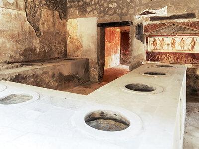 Alla scoperta di Pompei: tour guidato con biglietti salta fila e pranzo tipico per 2