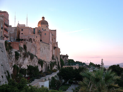 Cofanetto regalo Tra le strade di Cagliari: passeggiata con guida per 2 alla scoperta del quartiere Castello