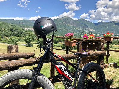 Cofanetto Al Lago di Piediluco con la famiglia: tour in battello e in bicicletta per 4