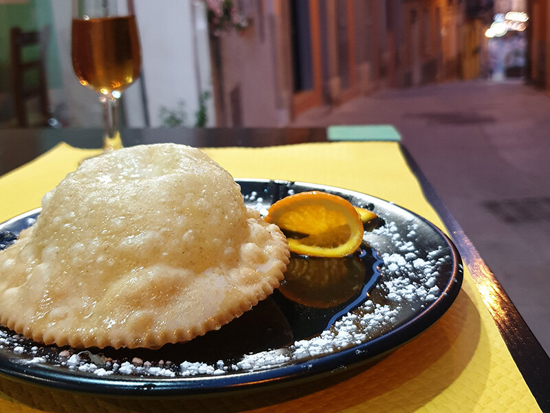 Cagliari da gustare: 1 tour di street food per 2 amanti dei sapori più veraci