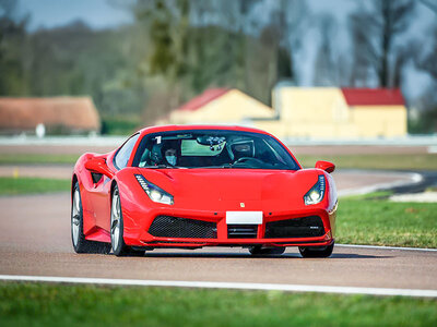 Stage de pilotage : 2 tours au volant ou en passager en Ferrari 488 GTB sur circuit