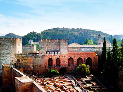 Caja Joyas de Granada: tour guiado por la Alhambra y Palacios Nazaríes para 2 personas