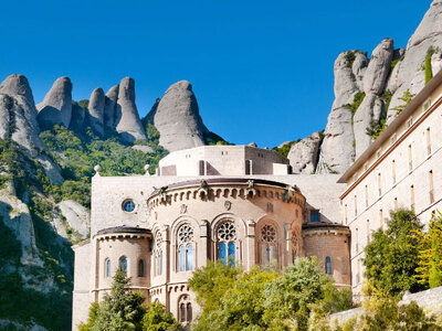 Caja Visita al Monasterio de Montserrat con transporte para 2 personas