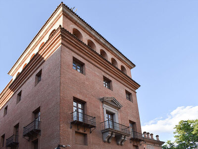 Caja regalo Madrid en femenino: Tour guiado Mujeres Olvidadas - Parte I para 4 personas