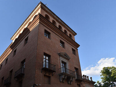 Caja Madrid histórico: Tour guiado Mujeres Olvidadas Parte I para 2 personas