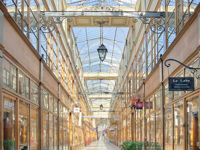 Coffret Visite privée guidée des passages couverts parisiens pour un groupe de curieux