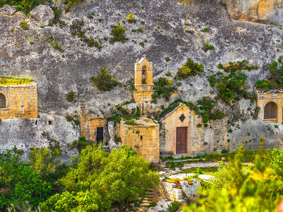 Cofanetto regalo Tour guidato dei Sassi e delle Chiese rupestri di Matera con souvenir tipico per 2