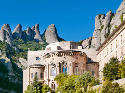 Caja Visita guiada y entrada al Monasterio de Montserrat para 2 personas