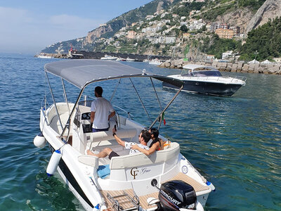 Esclusivo tour in barca lungo la Costiera Amalfitana con aperitivo per 4 persone