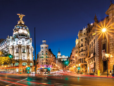 Caja regalo Madrid de noche: tour a pie con espectáculo flamenco para 2 personas