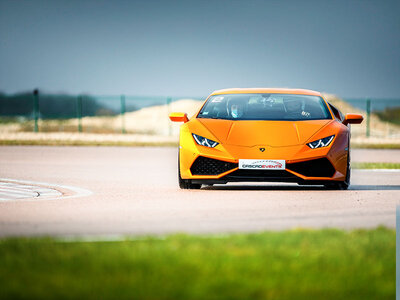 Coffret cadeau Stage de pilotage : 2 tours au volant ou en passager en Lamborghini Huracán sur circuit