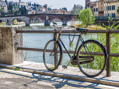 Cofanetto regalo Relax su due ruote: 1 notte con colazione e noleggio biciclette a due passi da Verona