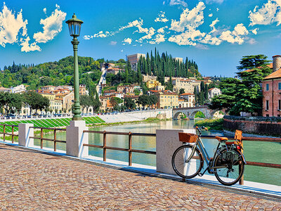 Cofanetto regalo 1 notte con colazione e tour guidato in bicicletta a due passi da Verona