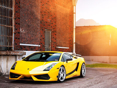 Cofanetto regalo Esclusivo tour su strada di 2h in Lamborghini Gallardo per 2 a Lucerna