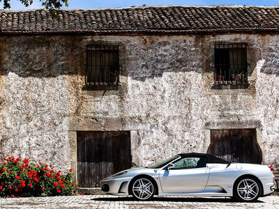 Plaisir de conduite : session de 30 minutes en Ferrari F430 Spider pour 2 personnes