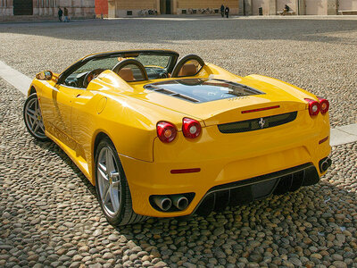 Coffret cadeau Plaisir de conduite : session de 30 minutes en Ferrari F430 Spider pour 2 personnes