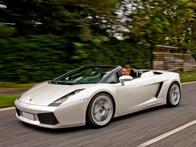 Geschenkbox Einzigartiges Fahrerlebnis: 3-stündige Fahrt in einem Lamborghini