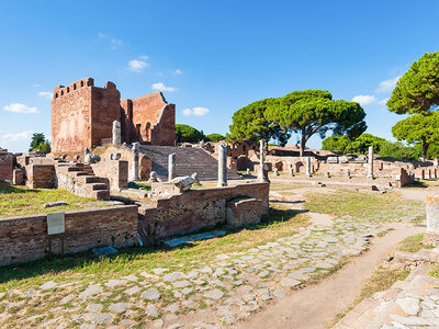 Cofanetto regalo Emozioni vintage in Spider d’epoca: tour da Roma a Ostia Antica per 2 persone