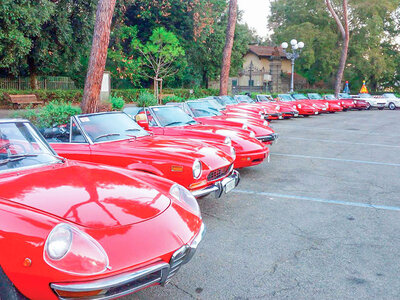 Cofanetto regalo Emozioni senza limiti: vintage tour per 2 in Spider d’epoca tra le colline del Chianti