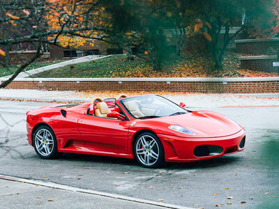 Box Erlebnis der Extraklasse: 3-stündige Fahrt im Ferrari F430 Spider