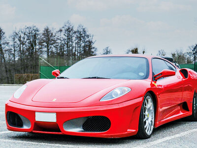 Geschenkbox Erlebnis der Extraklasse: 3-stündige Fahrt im Ferrari F430 Spider