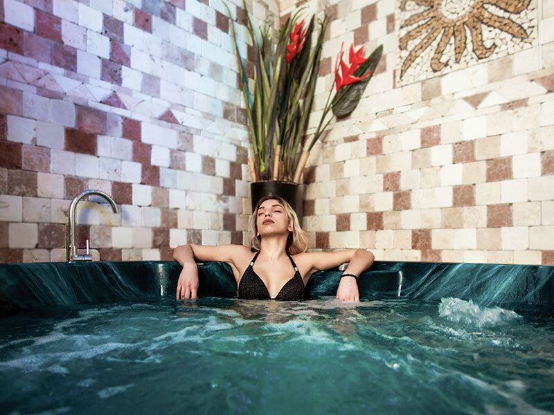 Doux voyage des sens en Provence : accès au spa, massage d'1h15, gommage de 30 min et soin visage d'1h