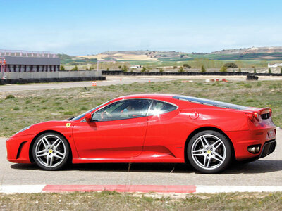 Caja Conducción en Cheste: vuelta en Ferrari 458 Italia