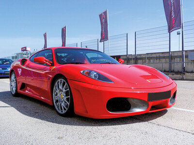 Conducción Ferrari 458 Italia en el circuito de Montmeló